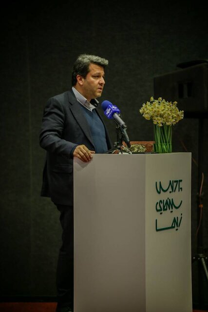 خزاعی: سینماگرانِ کنج عزلت گزیده به صحنه برگردند