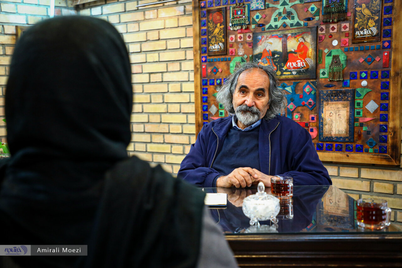 آزاد ارمکی: نباید برای فروپاشی یا جنگ جدید اراده کنیم /جامعه ایرانی تصمیم گرفته به نظام سیاسی کاری نداشته باشد/نمایندگانِ زنِ مجلس «شبهِ زن» هستند