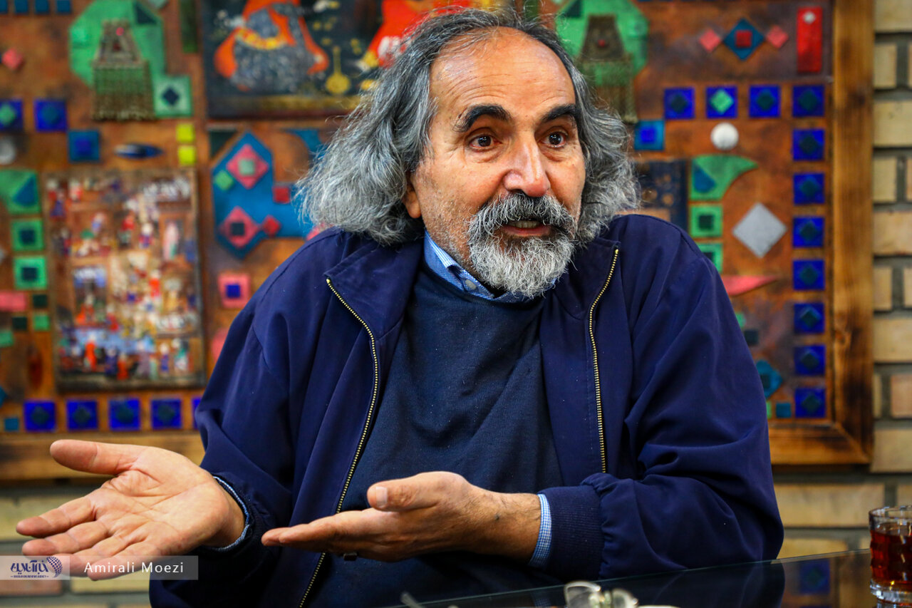 خشونت علیه سنت به خشونت مدنی تغییر وضعیت داده/ جامعه ایرانی یک جامعه پنهان است/ ایرانیها به زندگی غیررسمی روی آوردهاند