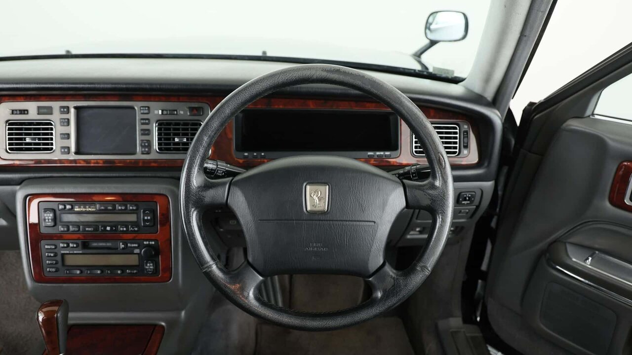 خرید یک تویوتای لوکس با قیمت ۴۴۰ میلیون تومانی! /عکس