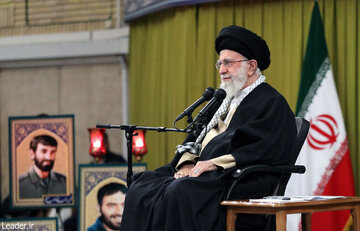 قائد الثورة: على الدول الإسلامية قطع الشرايين الحيوية للكيان الصهيوني