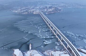 طولانی ترین رودخانه جهان در چین یخ زد/ عکس
