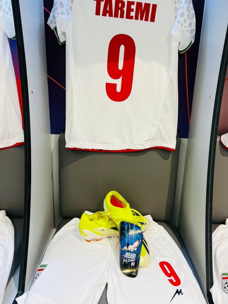 عکس| گل پوشکاشی روی ساقهای مهدی طارمی