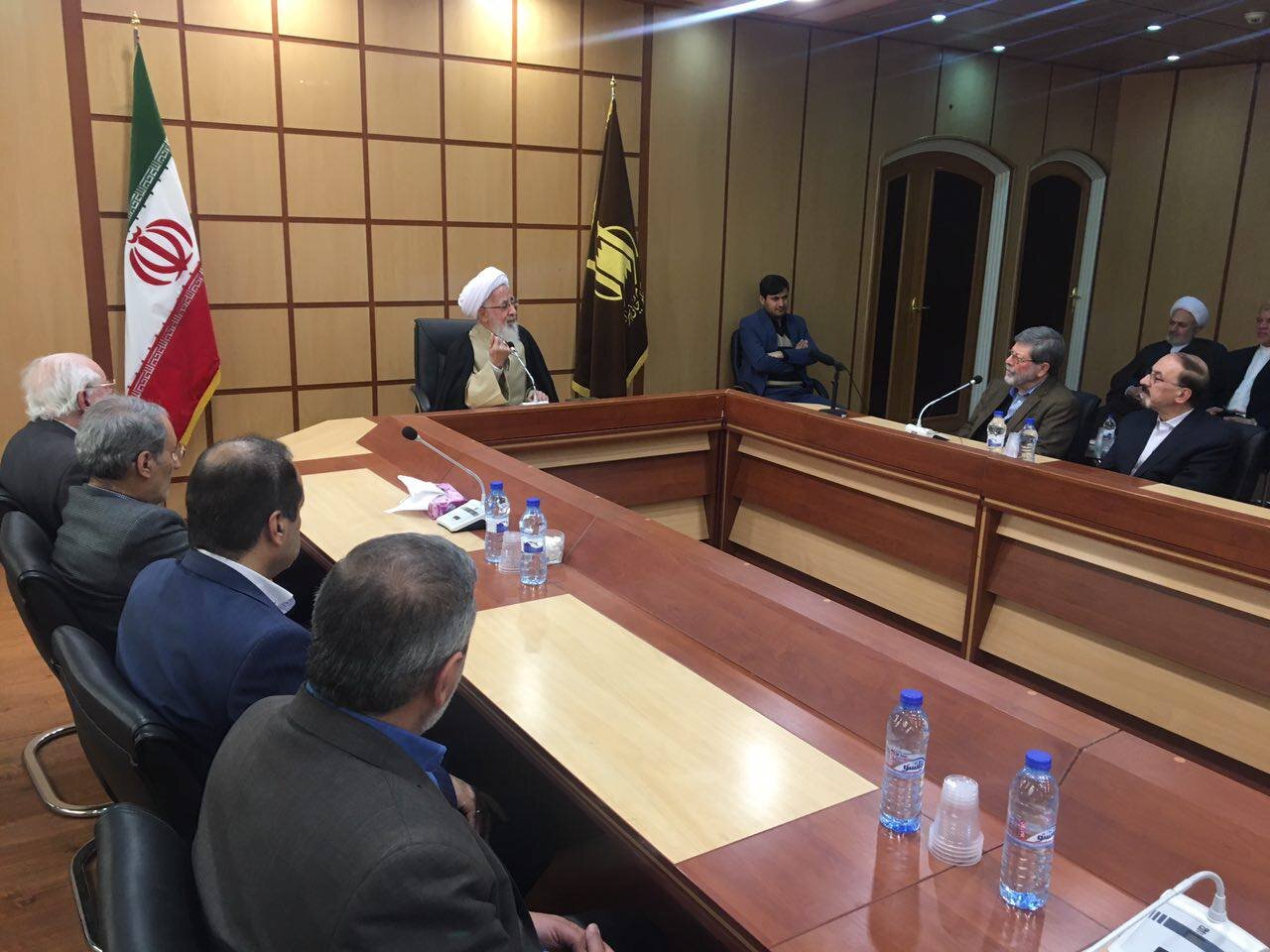 زیستن با کتاب