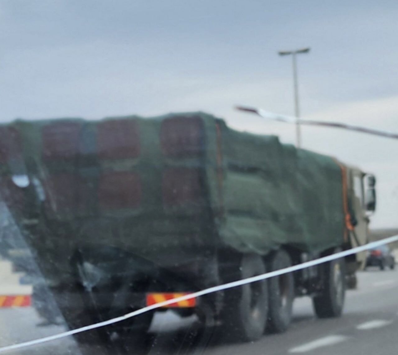 سامانه پرتابگر موشکهای ابابیل در بزرگراه تهران-قم/ عکس