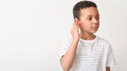 این پسربچه ناشنوا با «درمان انقلابی» توانست برای اولین بار بشنود
