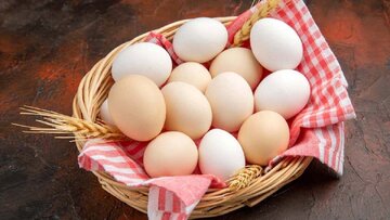 تخم مرغ قهوه‌ای بهتر است یا سفید؟