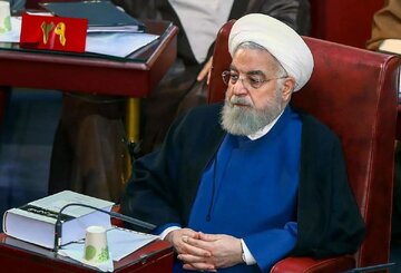 روزنامه اصولگرا: رد صلاحیت روحانی با استراتژی رهبر انقلاب در باره مشارکت حداکثری در تعارض است/ پاس گل به جریان تحریم است
