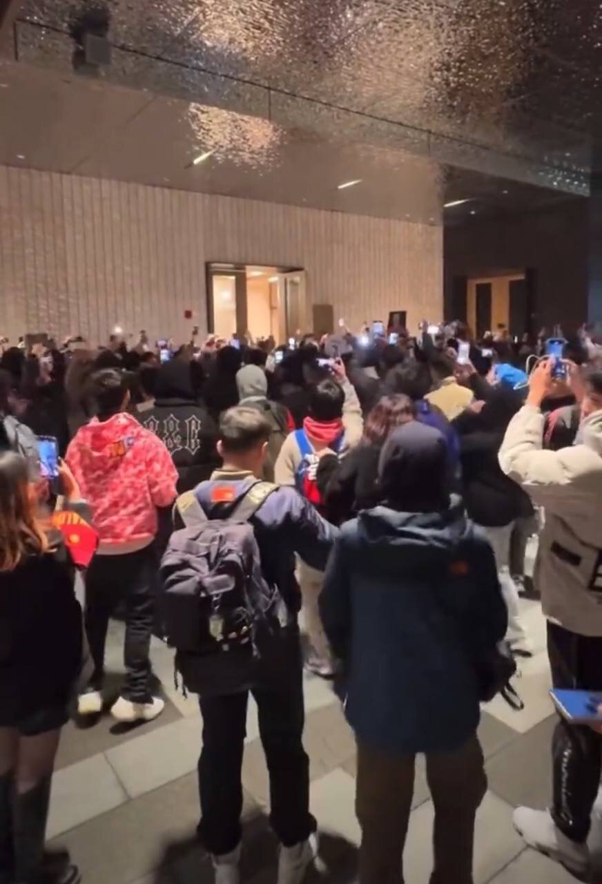 عکس| حمله چینیهای عصبانی به محل اقامت کریستیانو رونالدو