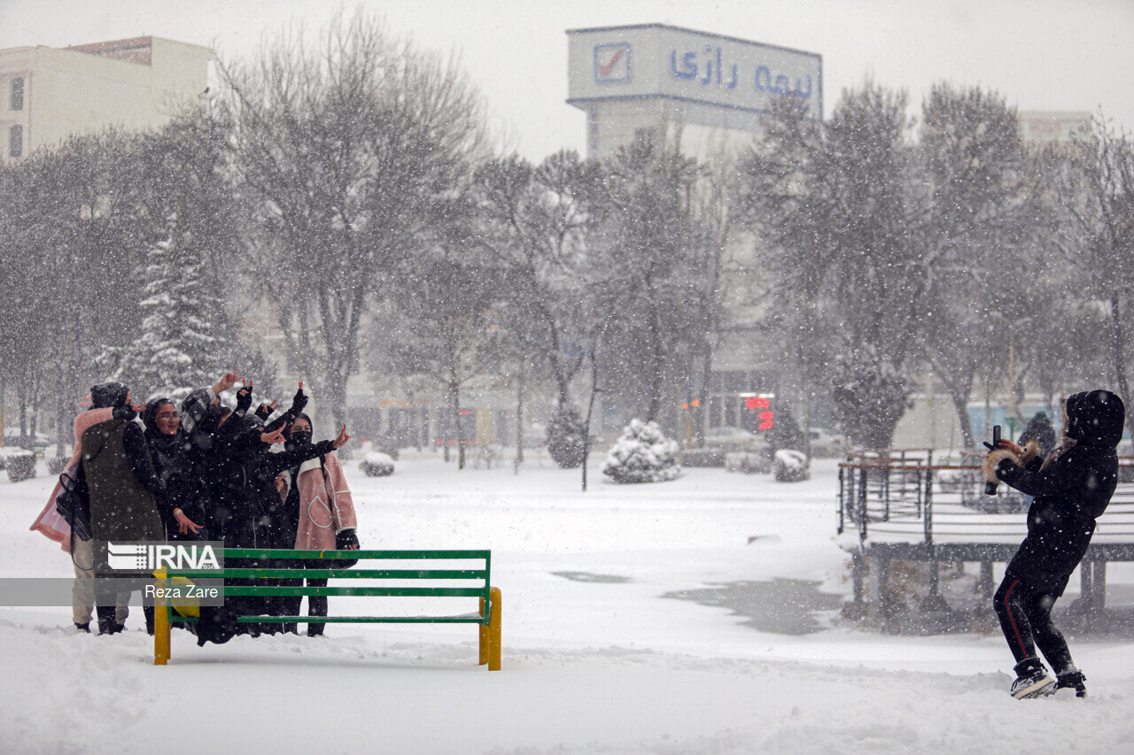 بارش برف این شهر را سفیدپوش کرد/ عکس