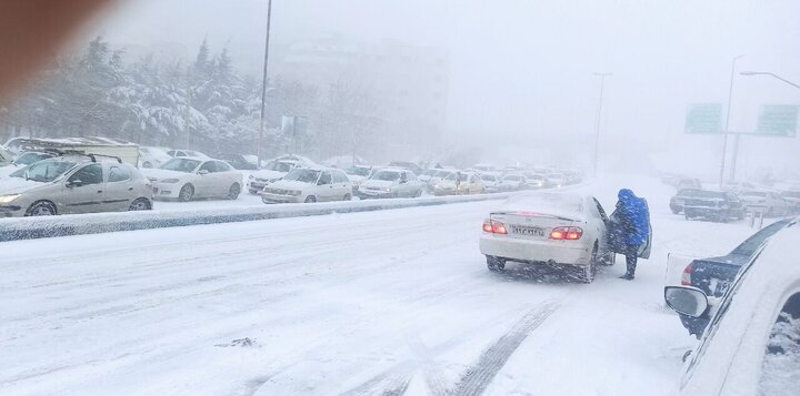 ببینید | بارش برف در آخرین ماه زمستان در اردبیل