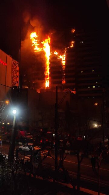 آمادهباش اورژانس درپی حریق بیمارستان گاندی/ هنوز از میزان تلفات و خسارات اطلاعی در دست نیست / عکس