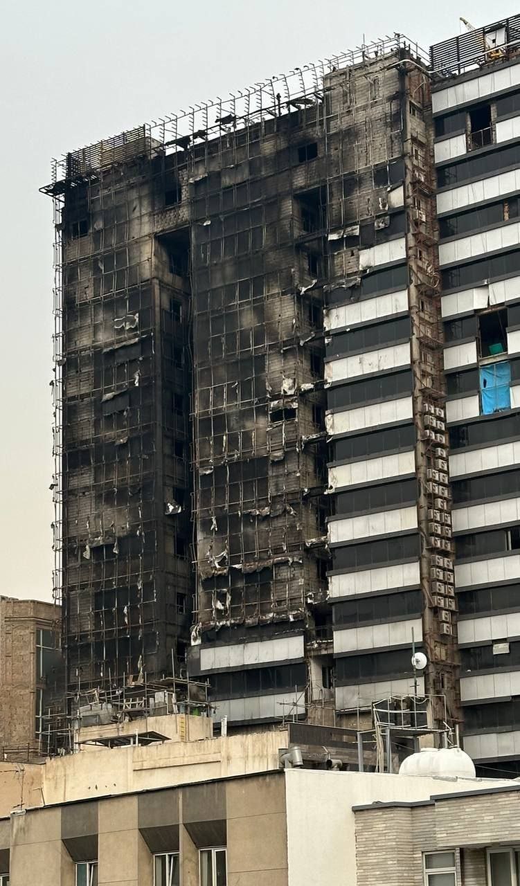 بیمارستان گاندی؛ یک روز پس از آتشسوزی/ عکس