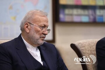 دیدار وزیر امور خارجه به همراه وزرای امور خارجه سابق جمهوری اسلامی ایران با دکتر علی اکبر ولایتی