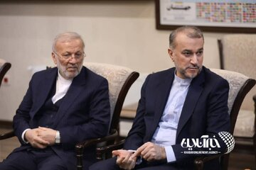 دیدار وزیر امور خارجه به همراه وزرای امور خارجه سابق جمهوری اسلامی ایران با دکتر علی اکبر ولایتی