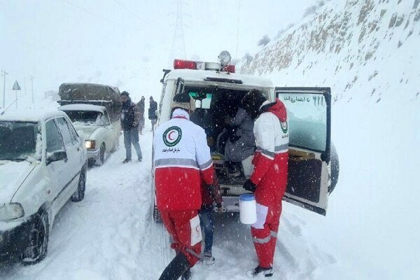 - اسکان بیش از ۱۳۰۰ نفر گرفتار شده در برف و کولاک
