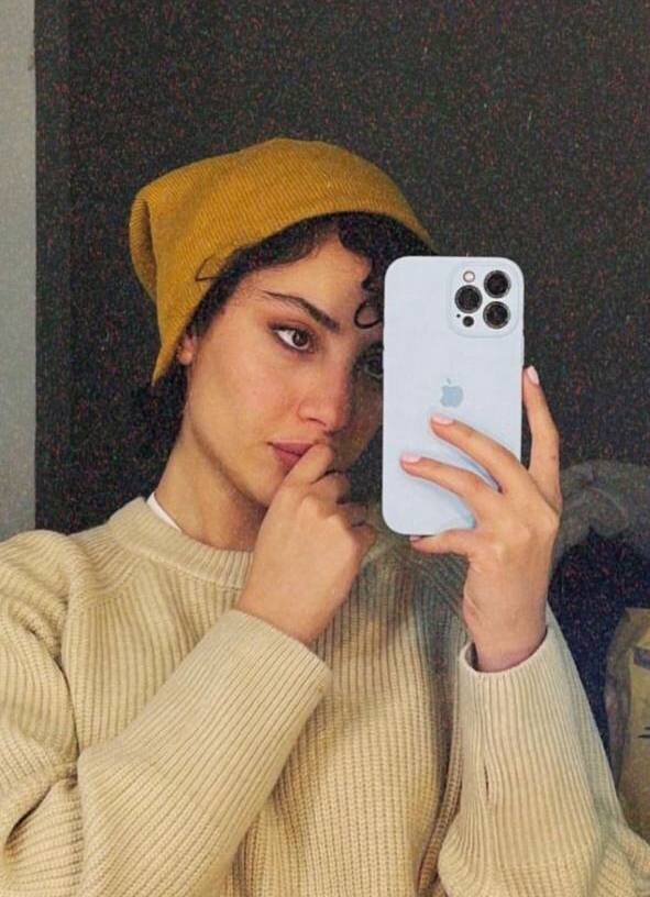 عکس | سلفی آینهای ترلان پروانه با استایل زمستانی