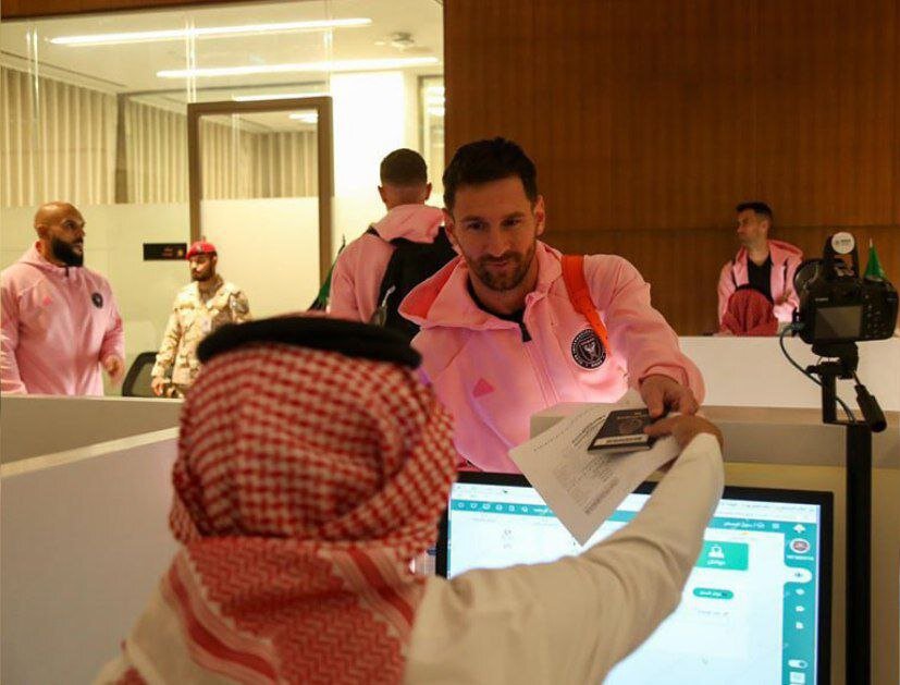 عکس| مسی با بادیگارد به دیدار رونالدو رفت!