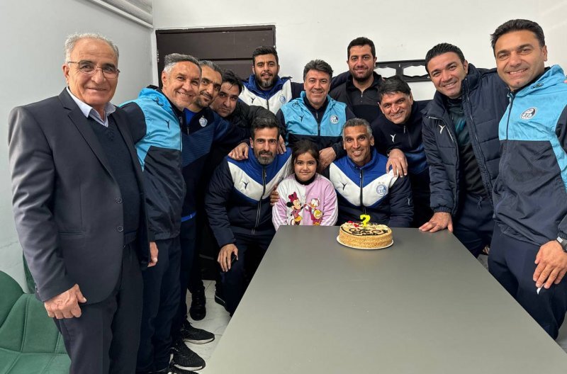 عکس| تولد ۴۳ سالگی هاشمینسب با حضور استقلالیها