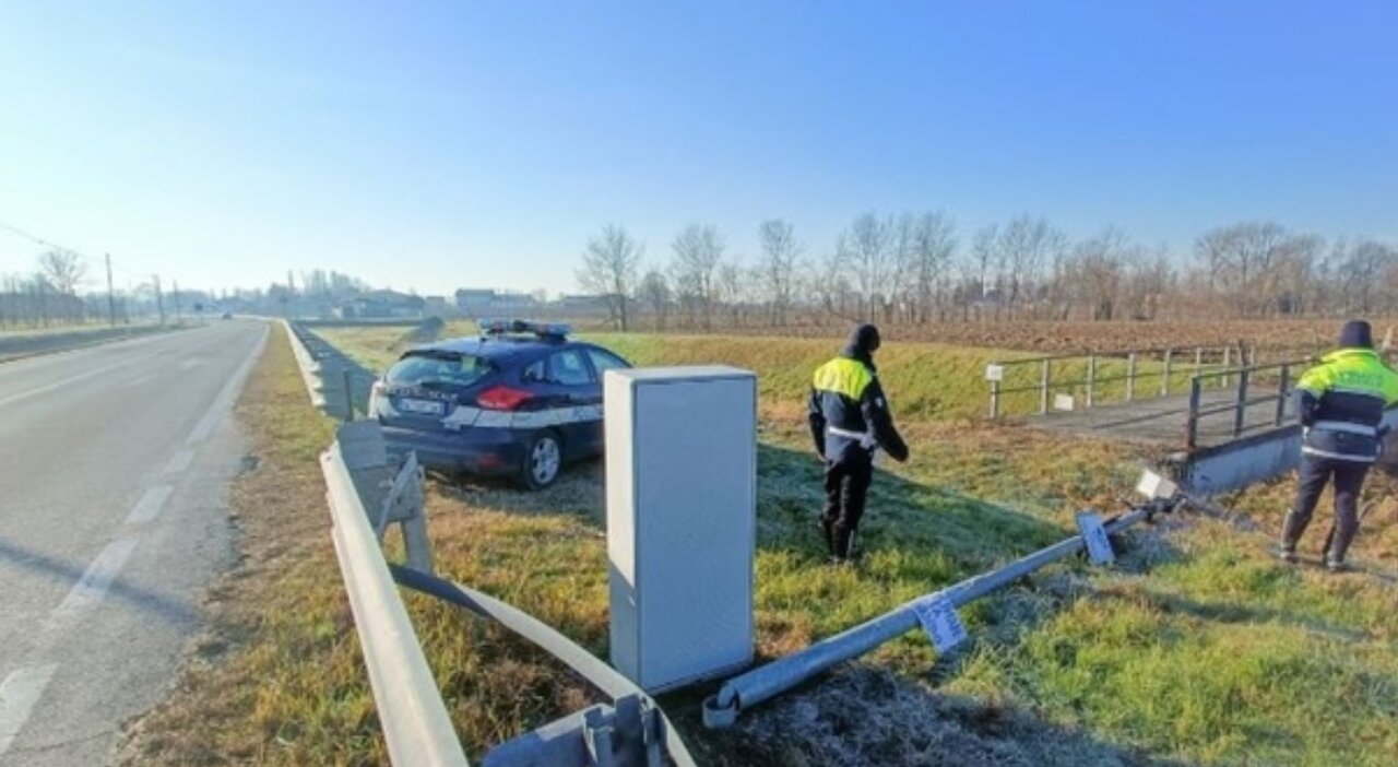 ۸ ماه جستجوی بیفایده پلیس/ مردی که دوربینهای کنترل سرعت را تخریب میکند