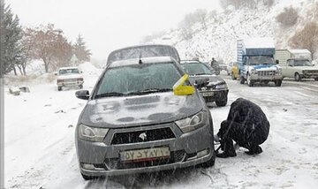 تردد در سه گردنه همدان فقط با زنجیر چرخ امکان پذیر است