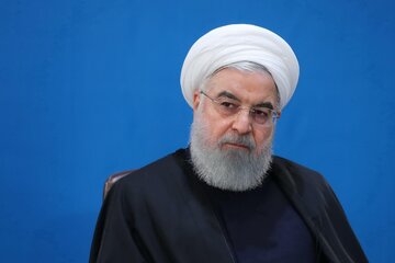 طعنه سنگین حسن روحانی به جلیلی: آن‌هایی که دنبال جنگ هستند نمی‌توانند کشور را آباد کنند / به کسانی رأی ندهید که تحریم را برنمی‌دارند