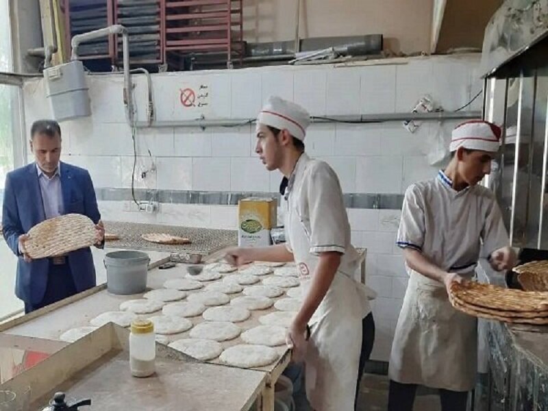- انتقاد کیهان از دولت برای شلوغی نانوایی ها و اجبار به محدودشدن تعداد خرید نان