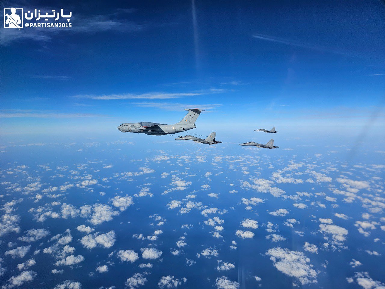 پرواز جنگندهها بر فراز دریای عرب / سوخو کنار اف ۱۶