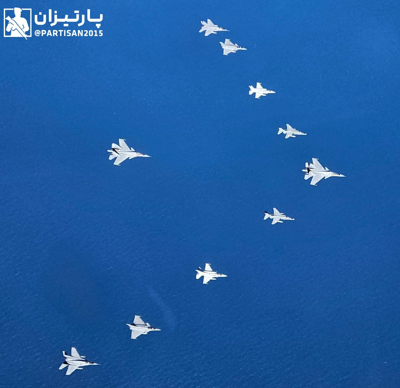 پرواز جنگنده‌ها بر فراز دریای عرب / سوخو کنار اف ۱۶
