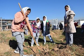 آموزش 400 نفر همیاران طبیعت دانش آموز و معلم در شهرستان گرمسار