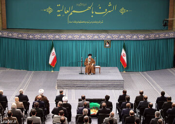 قائد الثورة: تقدم إيران سيصبح واقعاً ملموساً بفضل قدرتها العالية والتواصل الجيد بين الحكومة والشعب