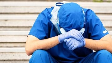 آیین نامه تعهد رزیدنتی خیلی غیرمنطقی است/ همه از پزشک انتظار دارند ابرانسان باشد،در عمل نمیشود/ تا ۷-۸ سال دیگر، پزشکی در ایران نمیماند آیین نامه تعهد رزیدنتی خیلی غیرمنطقی است/ همه از پزشک انتظار دارند ابرانسان باشد،در عمل نمیشود/ تا ۷-۸ سال دیگر، پزشکی در ایران نمیماند