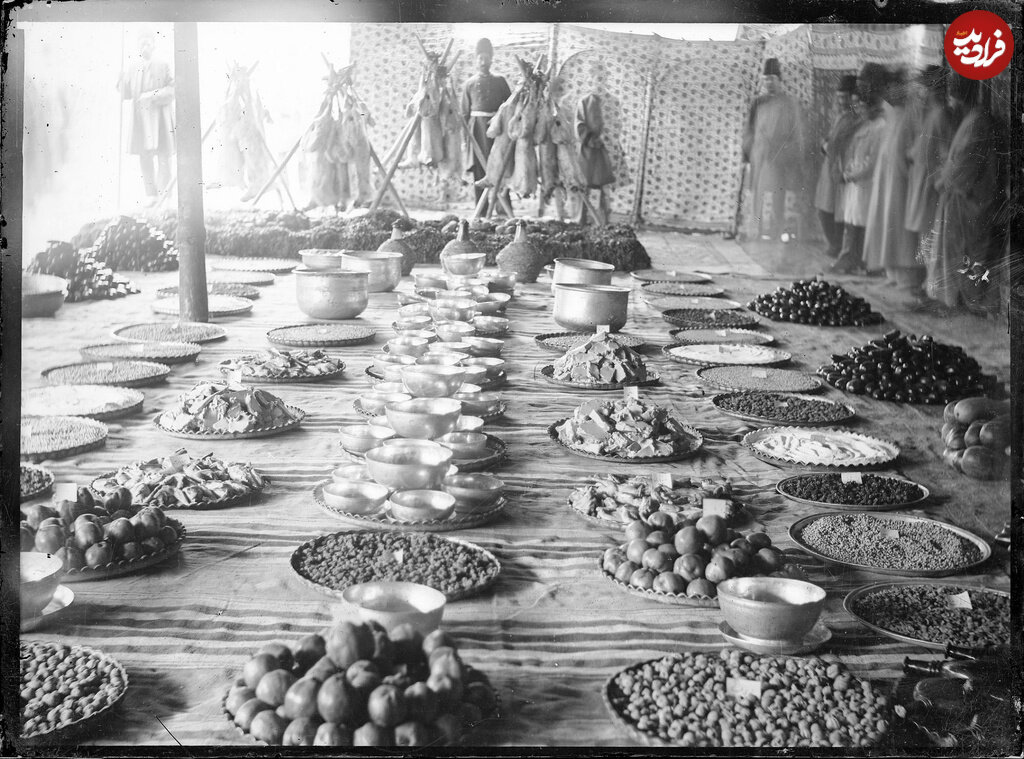 عکسی از ناصرالدینشاه با عملهجات اهل طرب و بازیگران در مراسمی ویژه/ اصطلاح «بادمجان دور قابچین» از کجا شکل گرفت؟