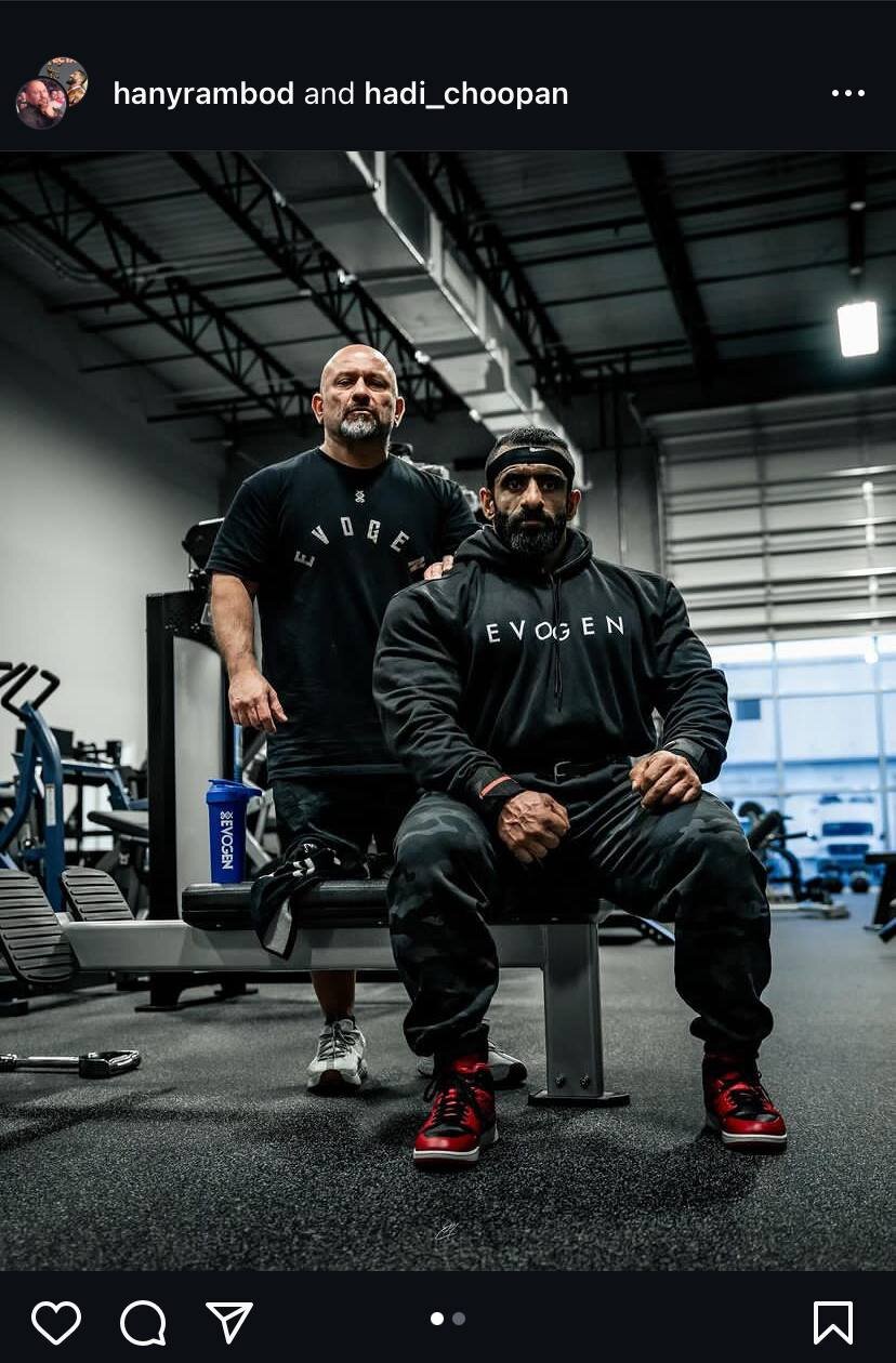 عکس| هادی چوپان مربی مشهور را تحت تاثیر قرار دارد!