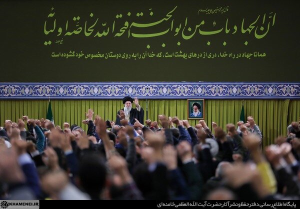 رهبر انقلاب: کشورهای اسلامی ارتباط سیاسی و اقتصادی با اسرائیل را قطع کنند/ انقلاب اسلامی کشور را از سقوط مطلق نجات داد