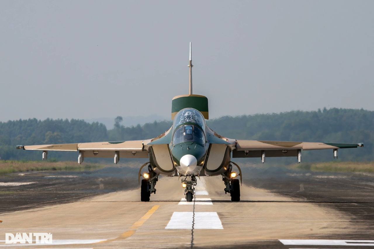 تصاویری جدید از یاک ـ ۱۳۰ روسیه در ویتنام