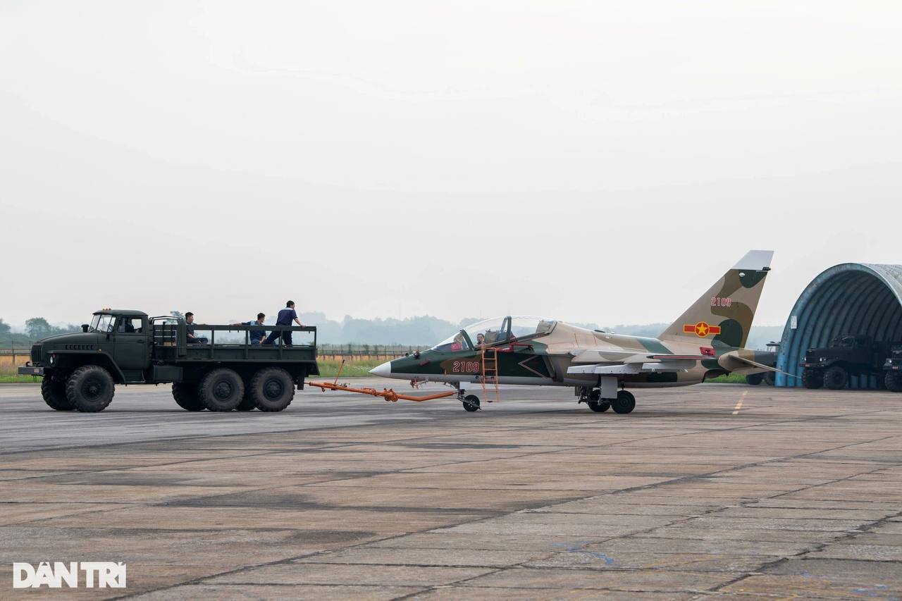 تصاویری جدید از یاک ـ ۱۳۰ روسیه در ویتنام