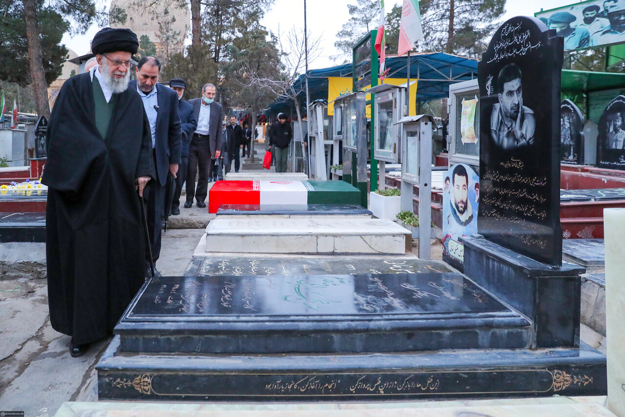 رهبر انقلاب بر مزار کدام شهیدان فاتحه خواندند؟ +عکس