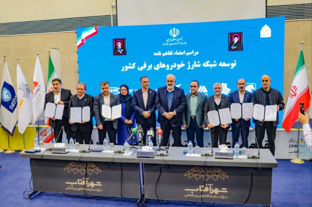 بازدید وزیر صمت از خودرو ایگل کرمان موتور