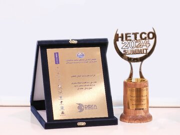 هلدینگ دکا لجستیک، تندیس زرین و نشان ملی را دریافت کرد