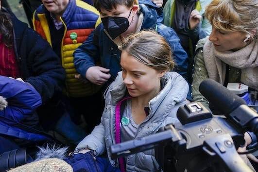 تشکیل دادگاه برای دختر نوجوان فعال محیط زیست/ عکس