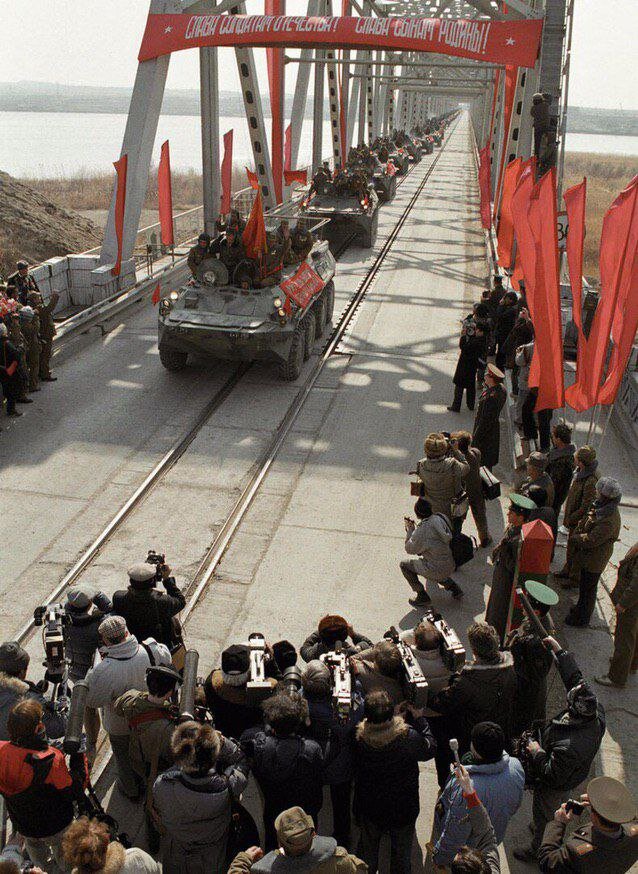 عکسی تاریخی از خروج نیروهای شوروی از افغانستان