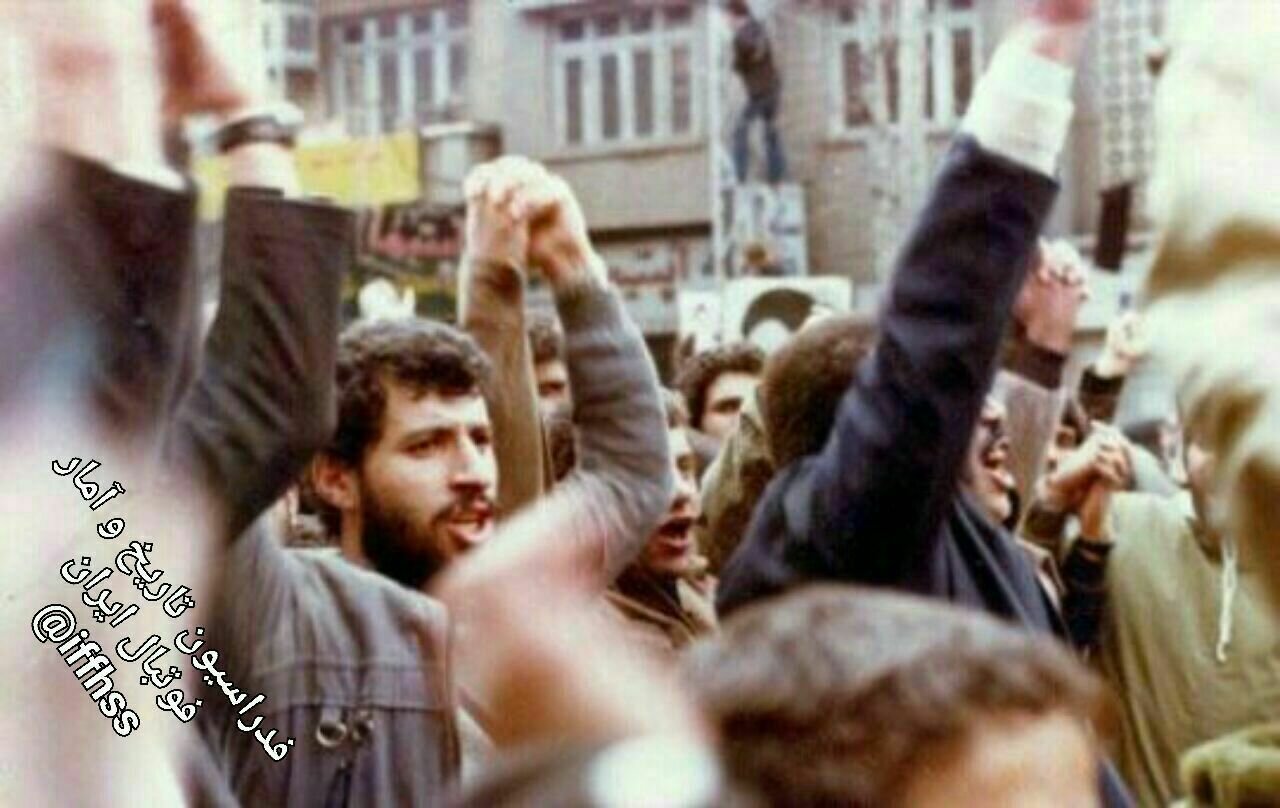 عکس| علی پروین و محمد مایلیکهن در راهپیمایی بهمن ۵۷