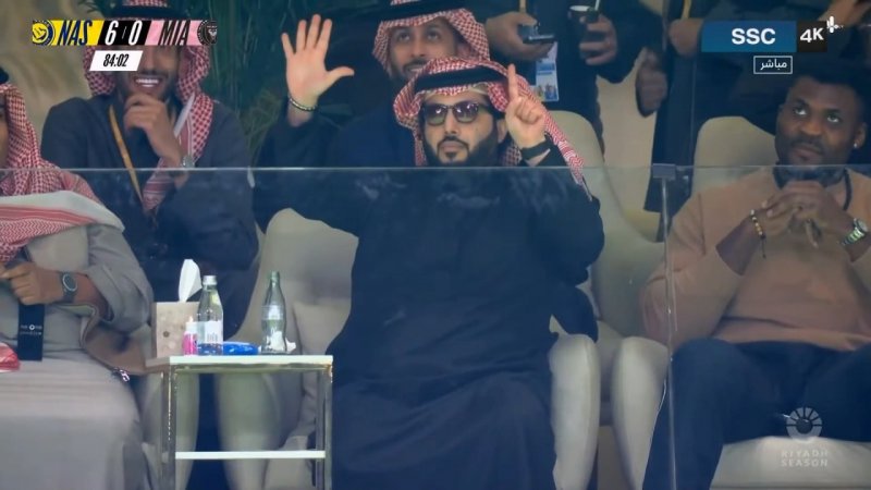 عکس| کری‌خوانی وزیر ورزش عربستان برای مسی!