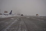ببینید | وضعیت فرودگاه مشهد در برف و کولاک