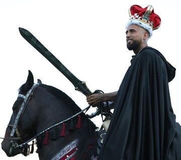 معارفه عجیب با هلیکوپتر و اسب!