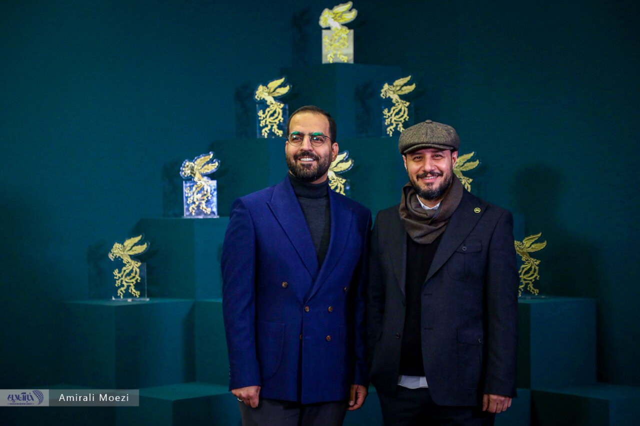 تصاویر | جواد عزت و الناز حبیبی در فوتوکال فیلم با «تمساح خونی» در جشنواره فجر