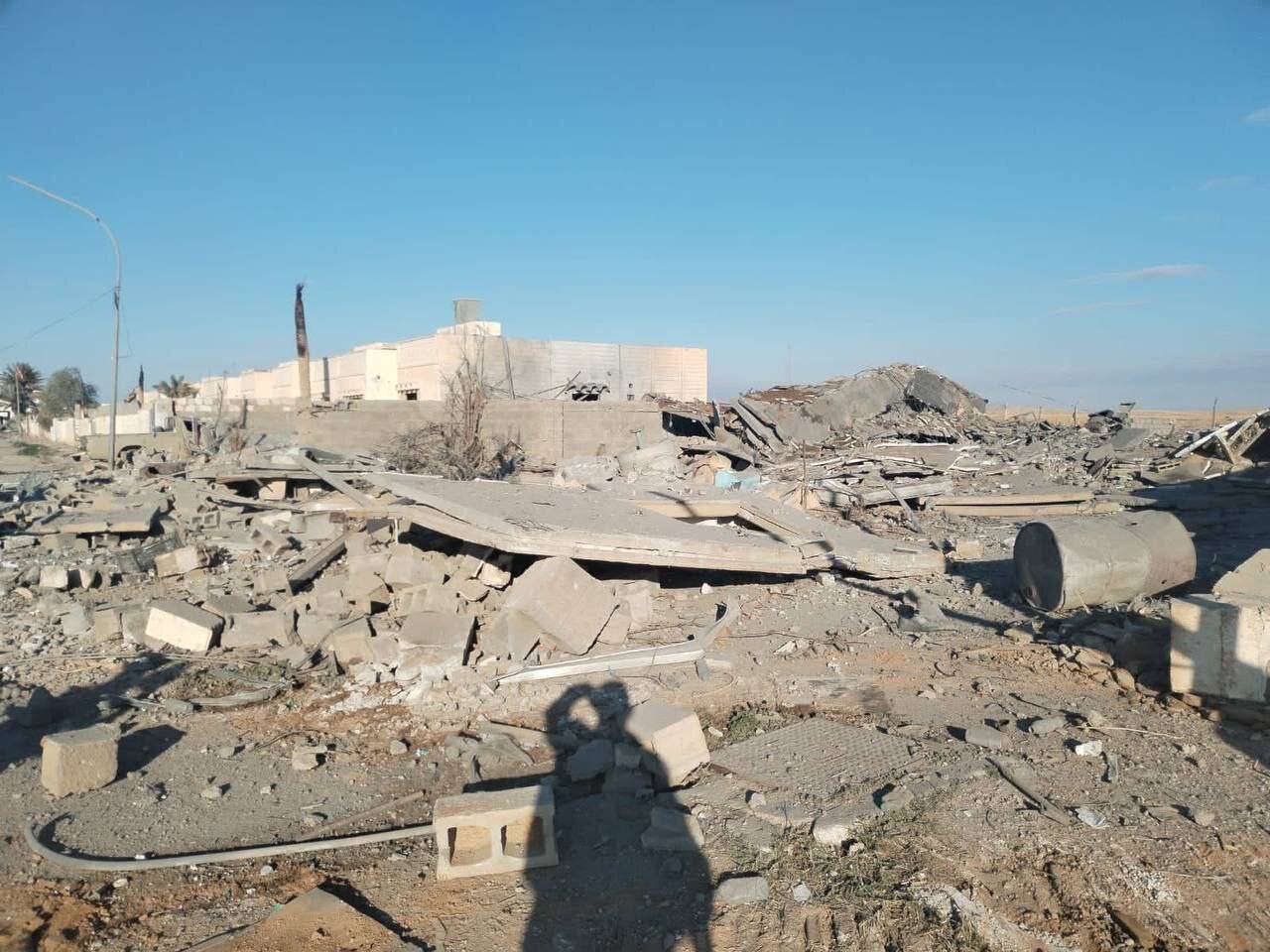 تصاویر | اولین عکس‌ها از محل حمله هوایی شب گذشته آمریکا در استان الانبار عراق
