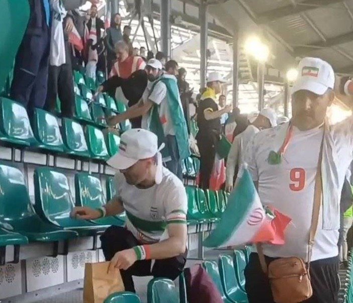 عکس | حرکت تحسینبرانگیز ایرانیها در استادیوم بعد از برد مقابل ژاپن