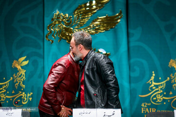 نشست خبری فیلم سینمایی «صبحانه با زرافه‌ها» امروز ۱۳ بهمن‌ ماه در سومین روز از چهل‌ودومین جشنواره فیلم فجر برگزار شد.